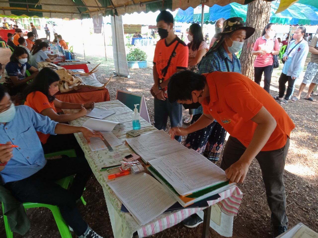 title - โครงการศูนย์บริการประชาชนเคลื่อนที่ในเขตปฏิรูปที่ดินเพื่อเกษตรกรรม,โครงการเสริมสร้างความจงรักภักดีต่อสถาบัน บำบัดทุกข์ บำรุงสุข สร้างรอยยิ้มให้ประชาชน 